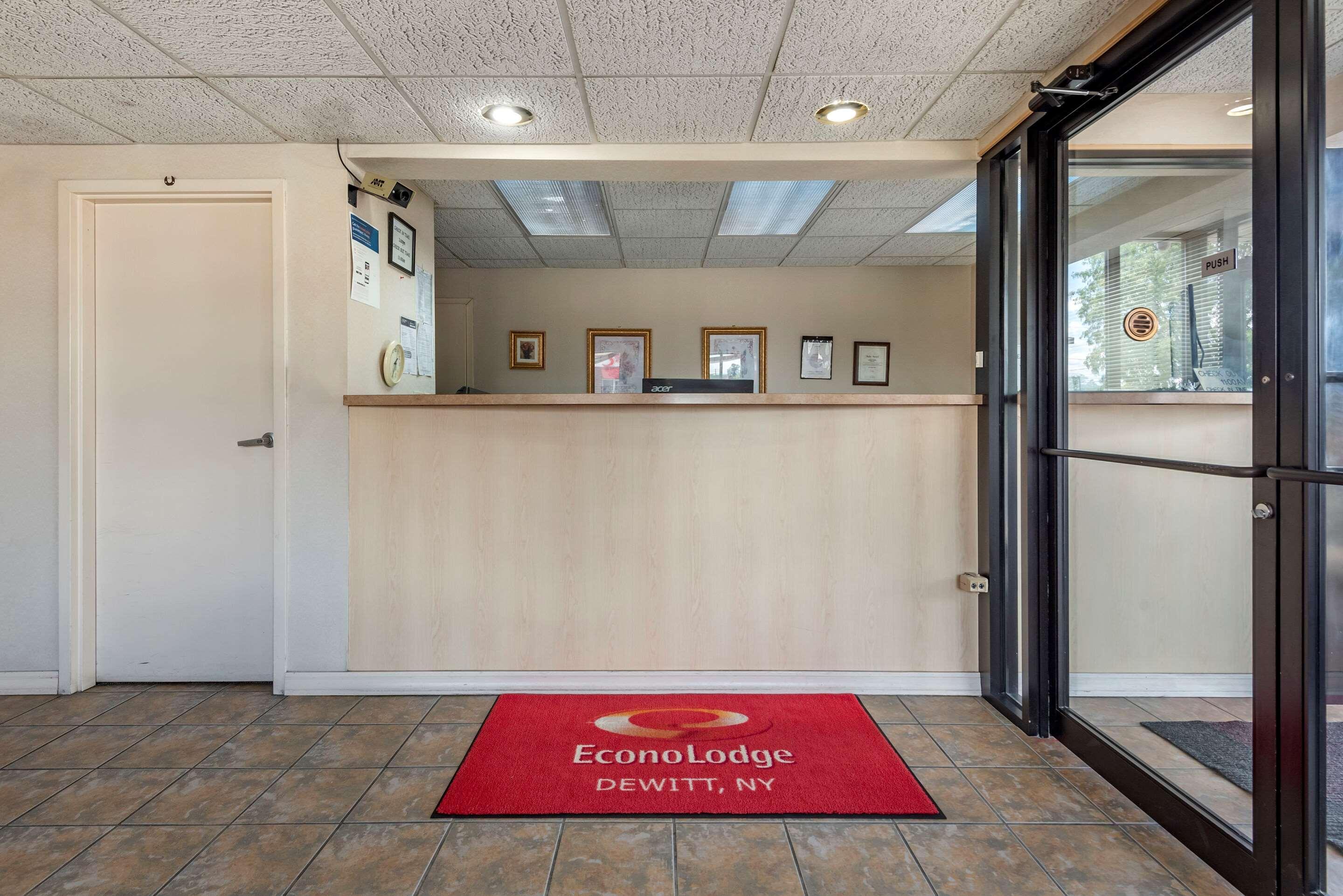 Econo Lodge Dewitt I-90 Exteriér fotografie