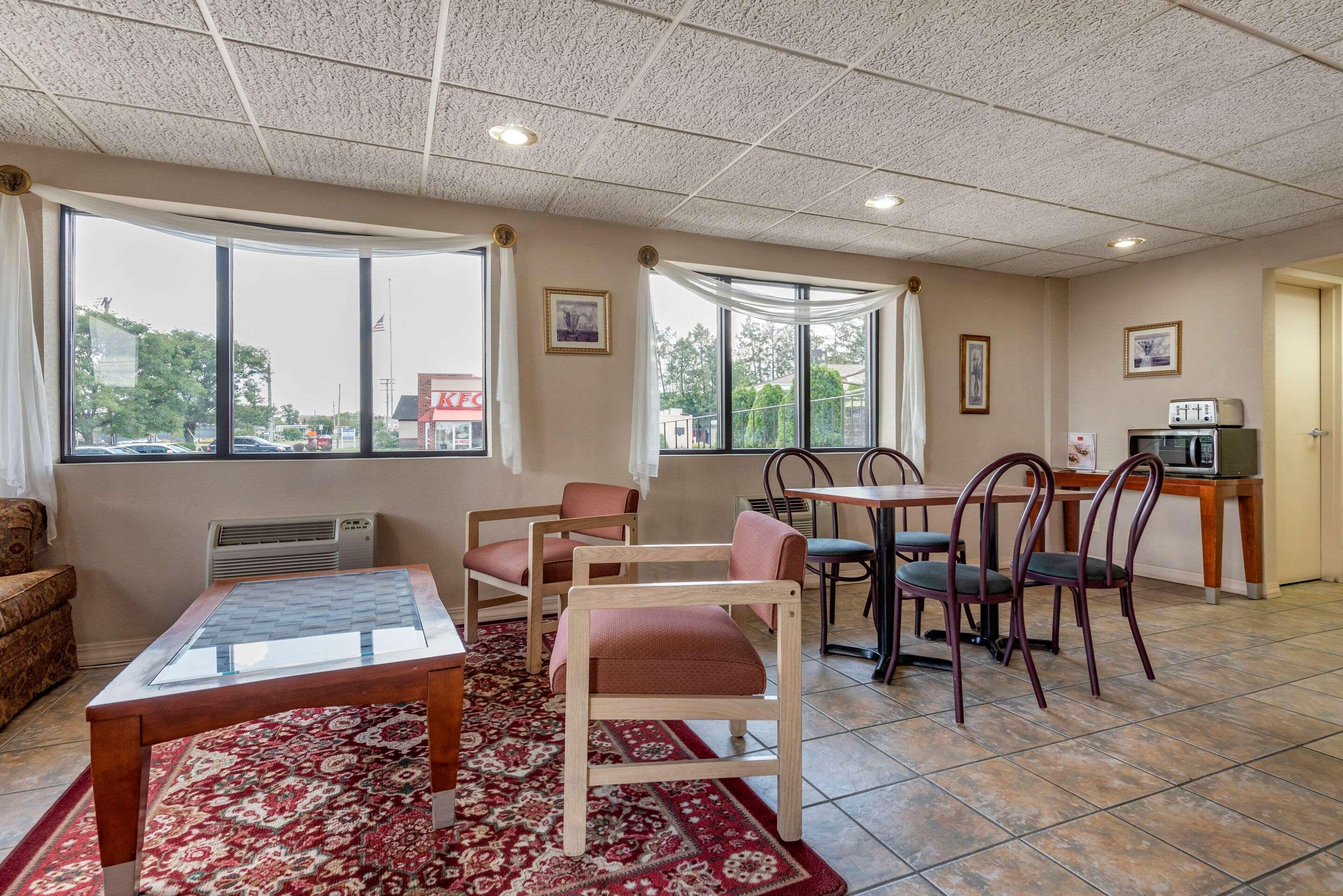 Econo Lodge Dewitt I-90 Exteriér fotografie