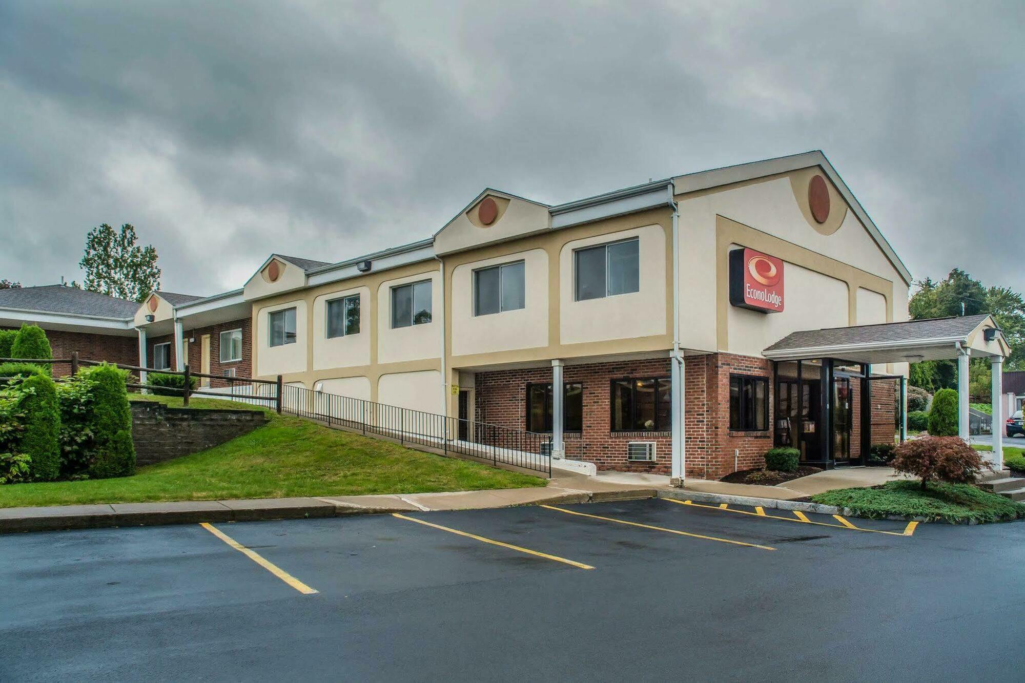 Econo Lodge Dewitt I-90 Exteriér fotografie